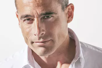 Facelift für Männer in der Schönheitsklinik Berlin Mann nach einem Facelift in der Schönheitsklinik Berlin